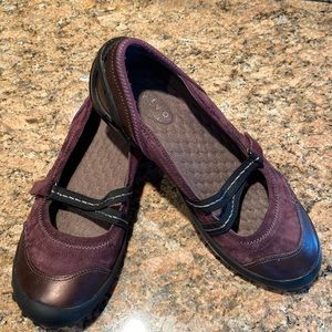 Clarks “Privo” purple suede/leather Mary Jane’s
